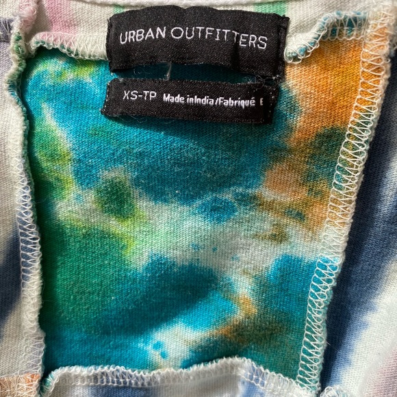 Patchwork tie die tee 🌈 - Picture 4 of 5